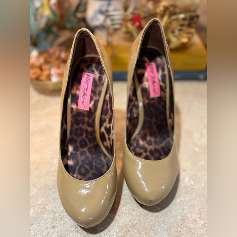 Betsey Johnson Glossy Tan 3” Heels - Picture 10 of 13